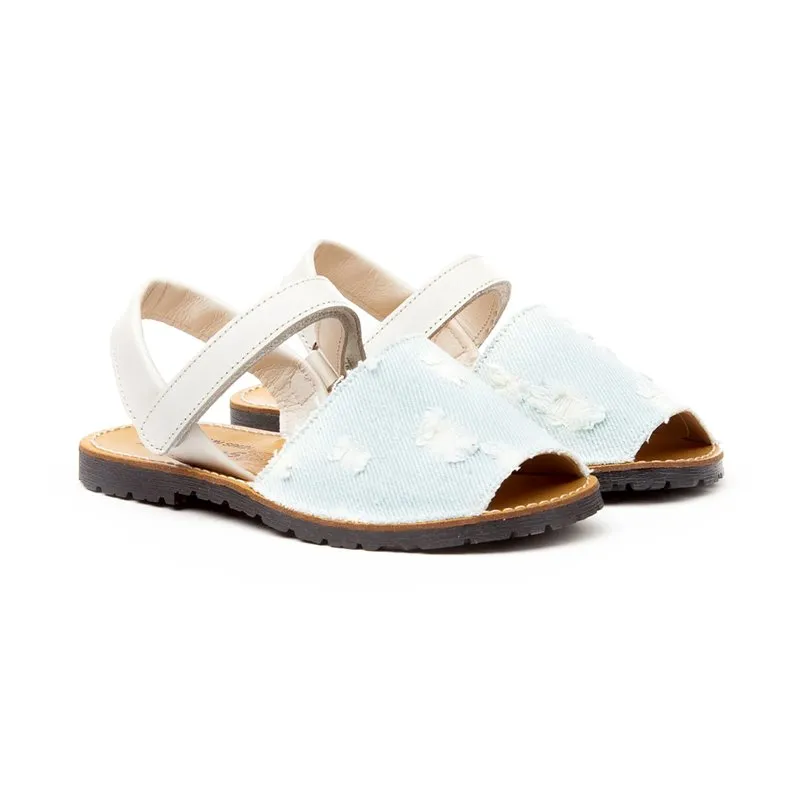 Abarcas Menorquinas Niña Tela Vaquera Y Piel Velcro 212 Beige, de Angelitos