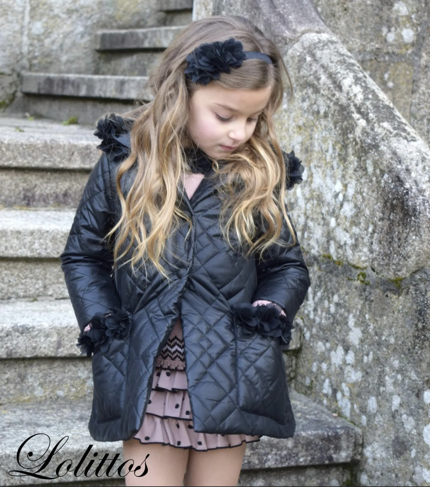 Abrigo negro acolchado colección Mapache de Lolittos