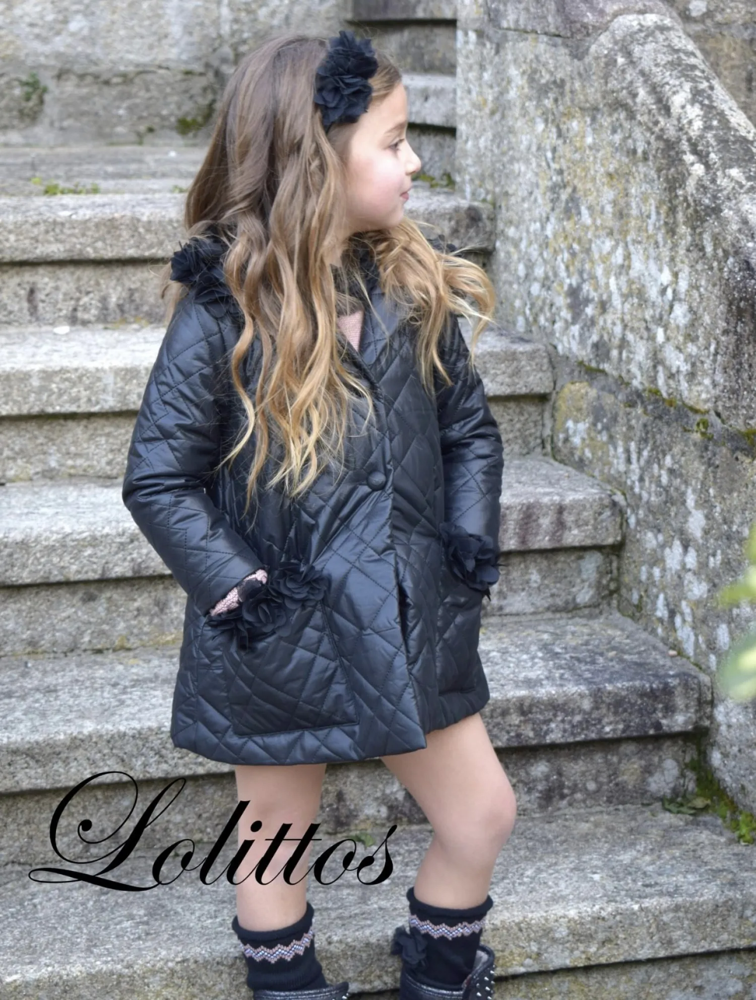 Abrigo negro acolchado colección Mapache de Lolittos