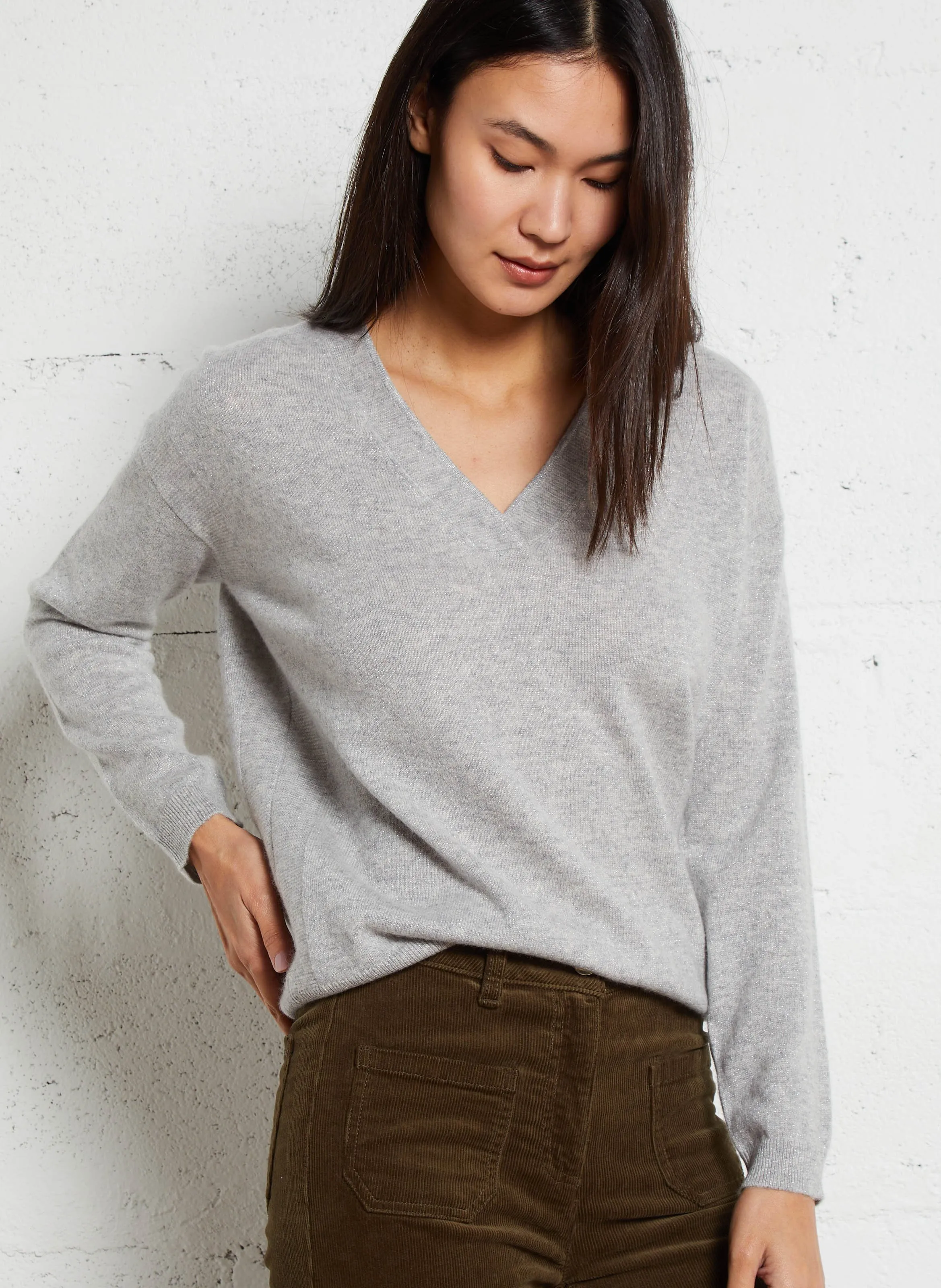 ADELIE BIS  JERSEY RECTO DE MEZCLA DE CACHEMIRA CON CUELLO DE PICO EN GRIS