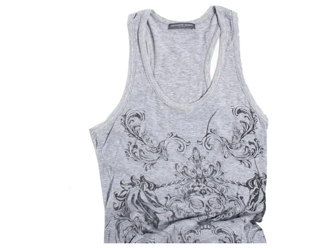 Alexander McQueen, Camiseta de tirantes gris con estampado de calaveras. 