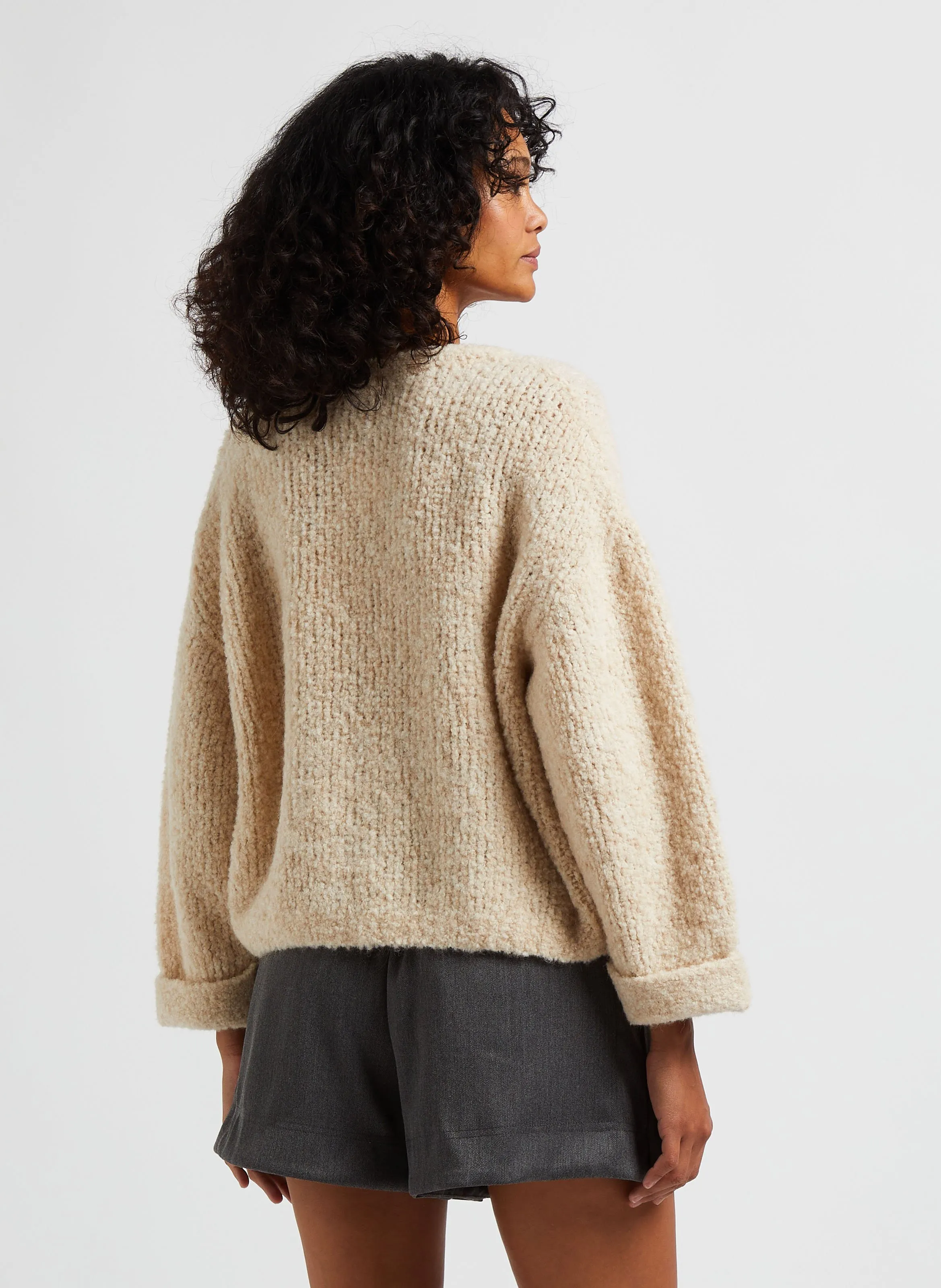 AMERICAN VINTAGE ZOLLY  JERSEY HOLGADO DE LANA CON CUELLO REDONDO EN BEIGE