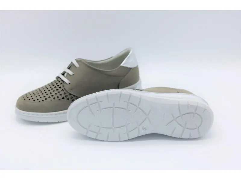 BLUCHER EN NOBUCK PICADO 3204 NOTTON EN COLOR GRIS