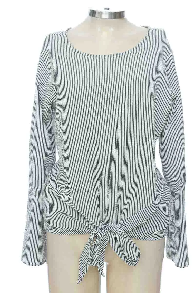 BLUSA COLOR GRIS  ARKITECT