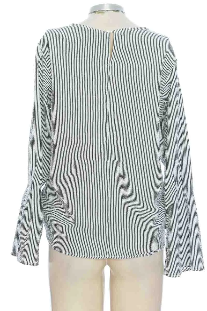 BLUSA COLOR GRIS  ARKITECT
