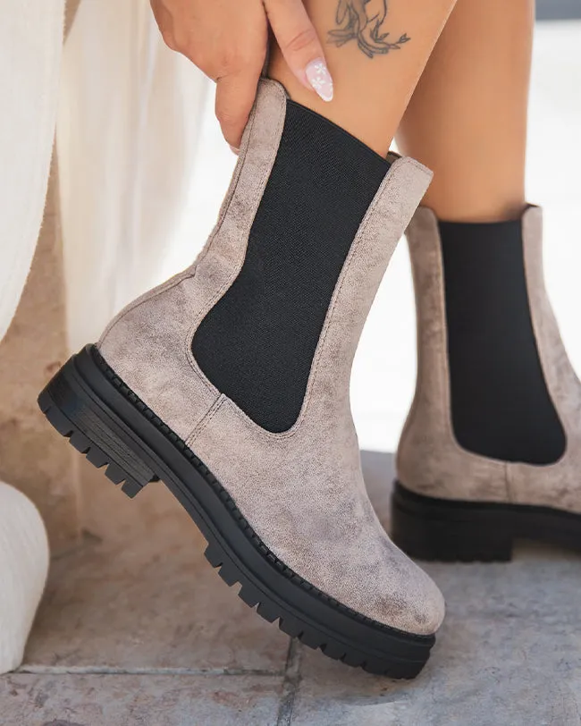 BOTINES DE MUJER COLOR TOPO EN ANTE ESTILO CHELSEA  CéLIA