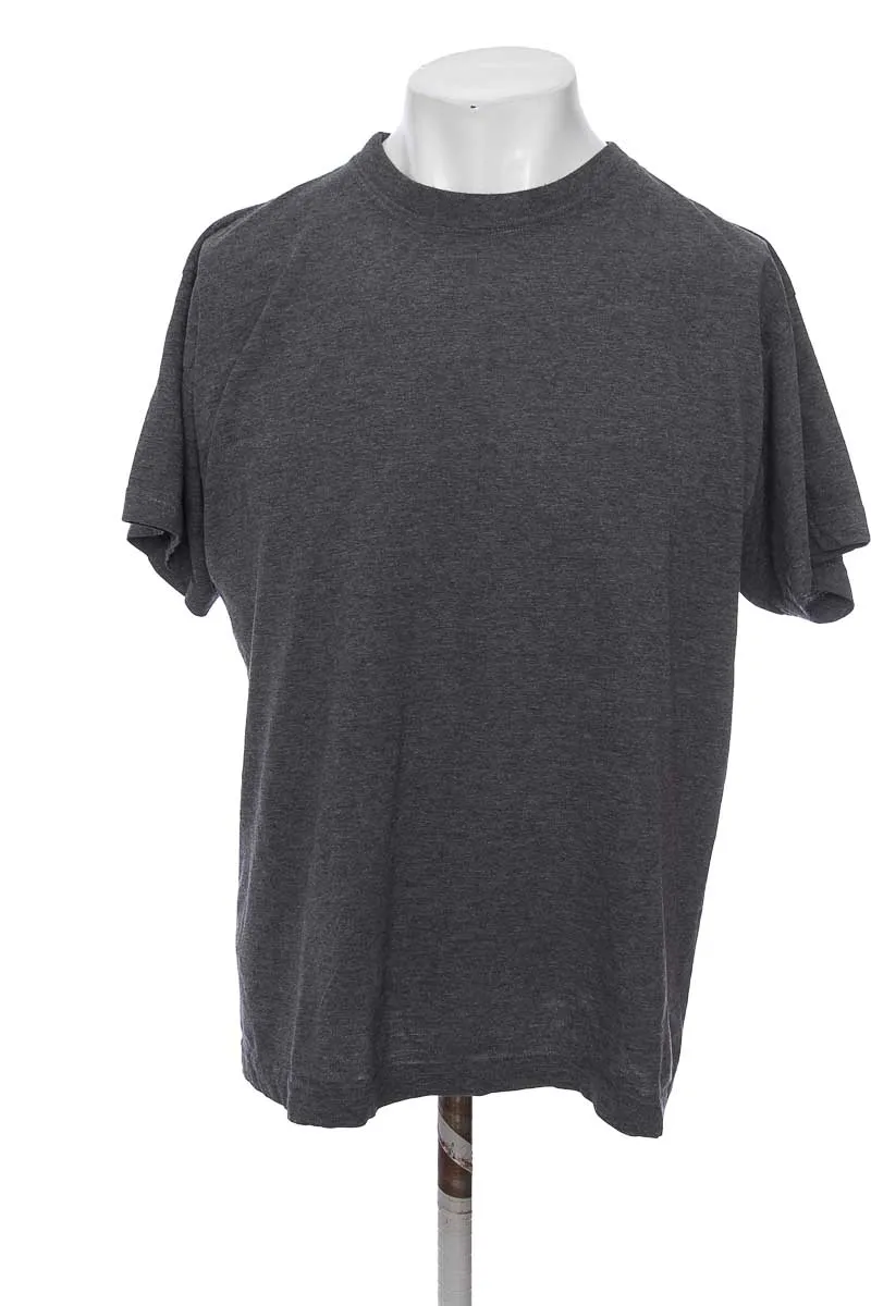 CAMISETA COLOR GRIS  CLOSEANDO