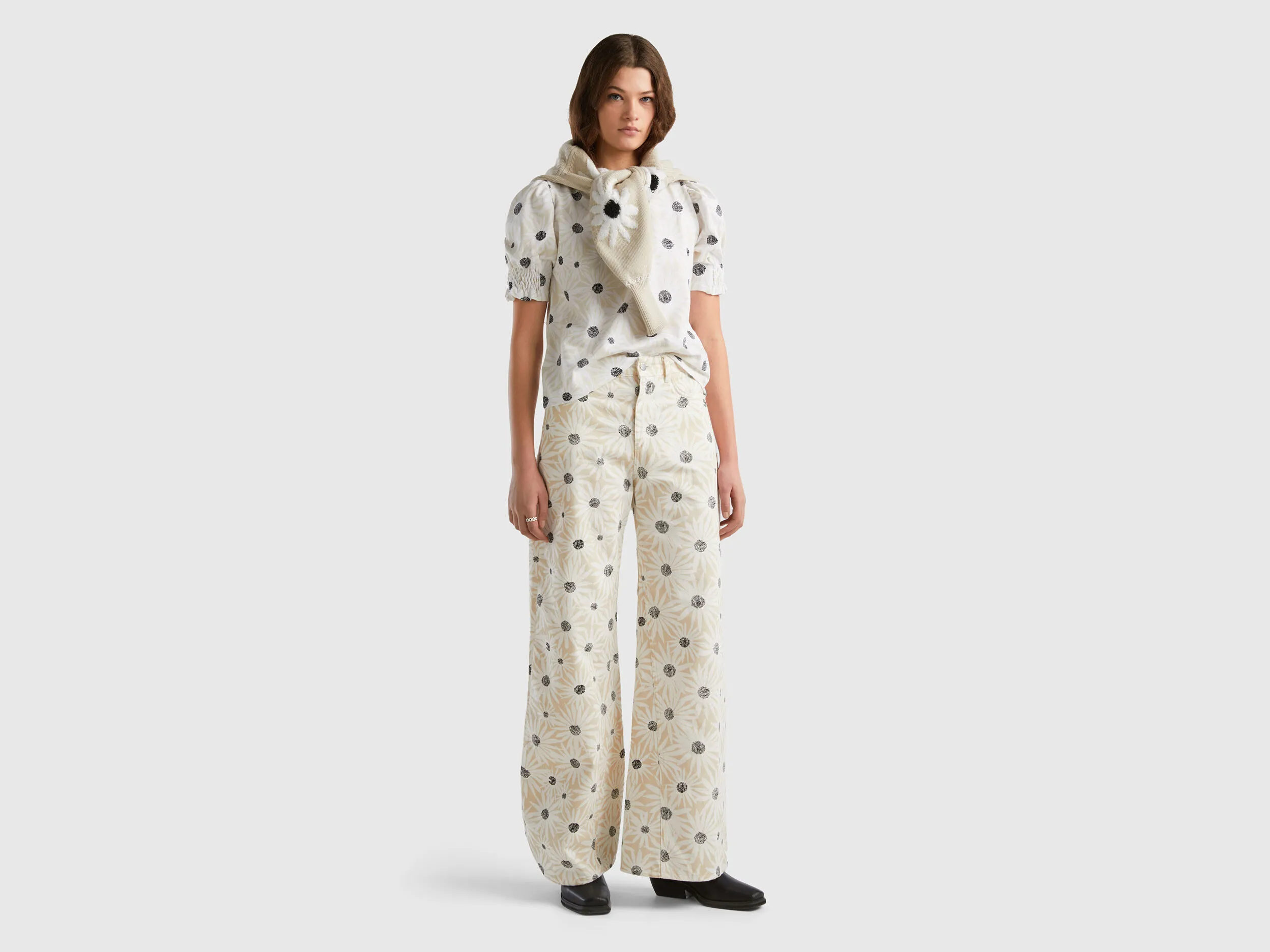 Camiseta de algodón orgánico con estampado de flores