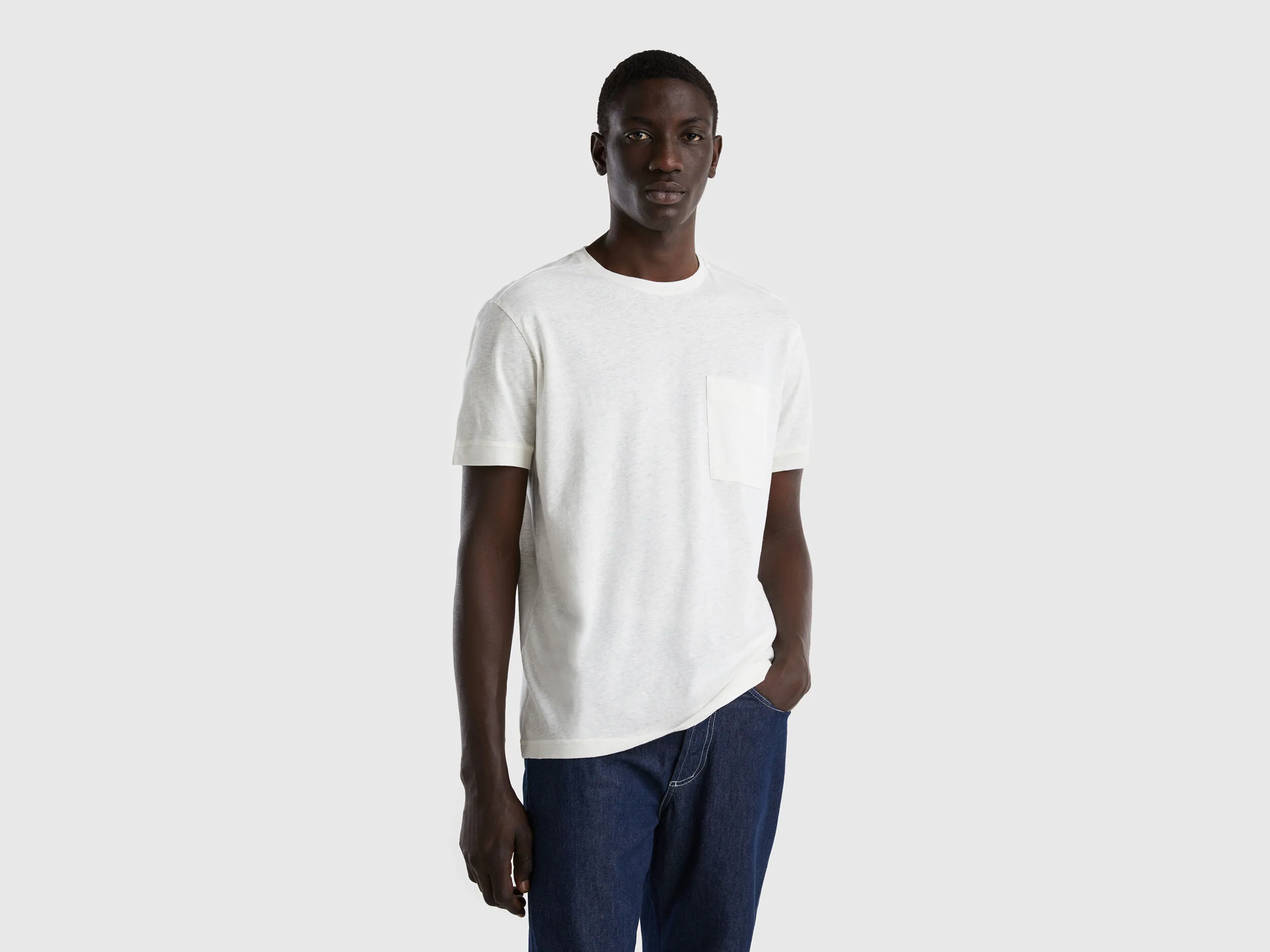Camiseta de lino mixto con bolsillo