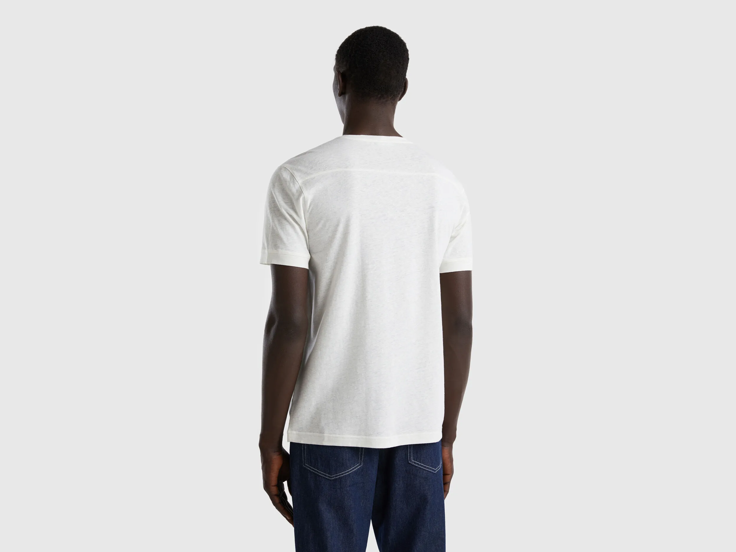 Camiseta de lino mixto con bolsillo