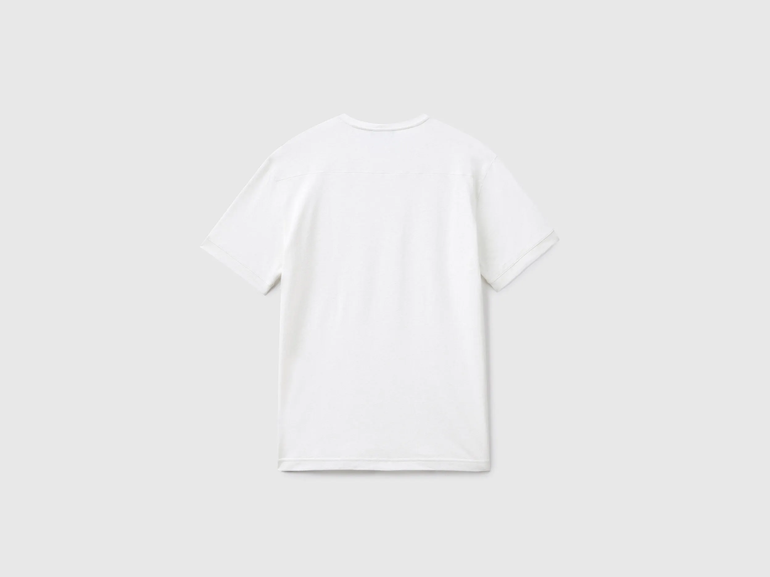 Camiseta de lino mixto con bolsillo