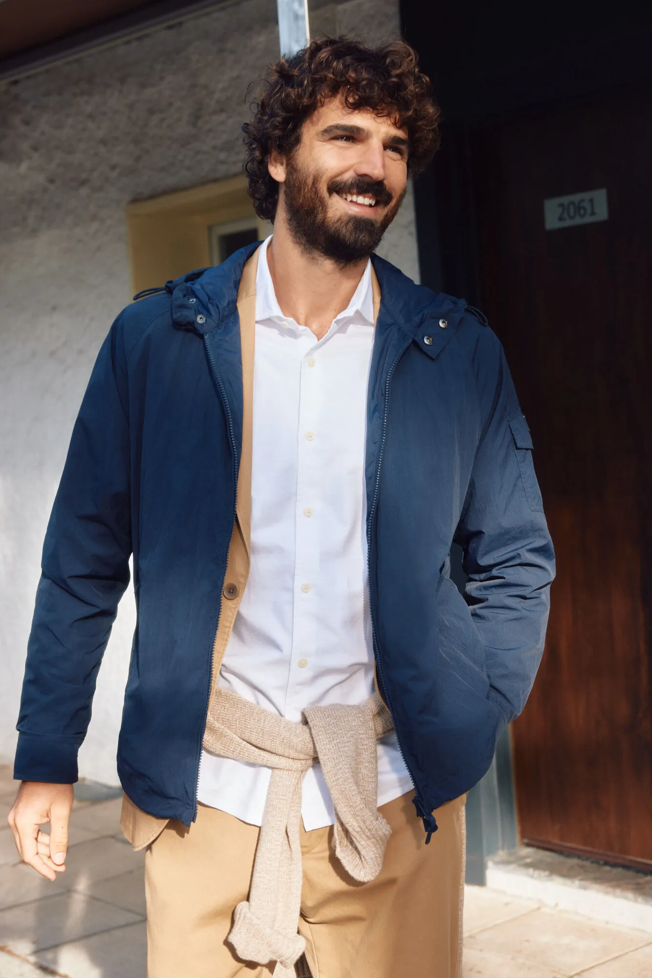 Chaqueta con capucha