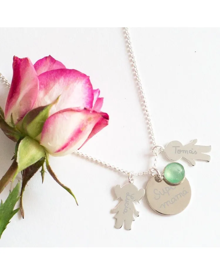 Collar de plata con siluetas para mamás