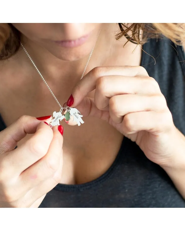 Collar de plata con siluetas para mamás