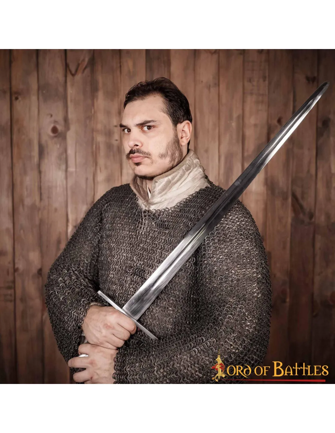 Cota de malla medieval larga con anillas de titanio remachadas