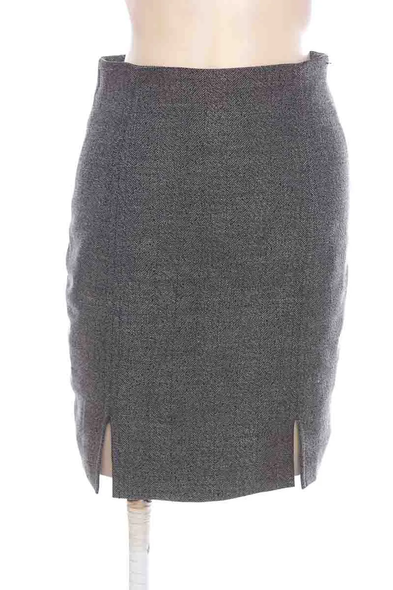 FALDA COLOR GRIS  CLOSEANDO