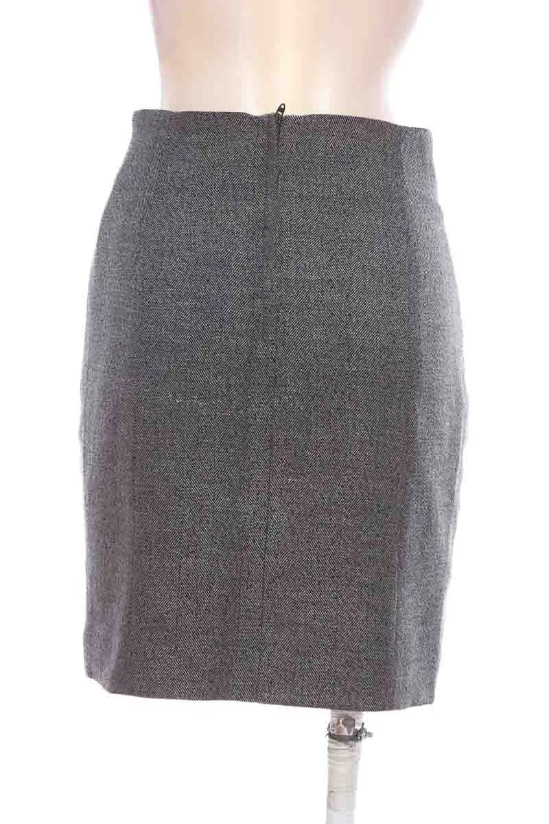 FALDA COLOR GRIS  CLOSEANDO