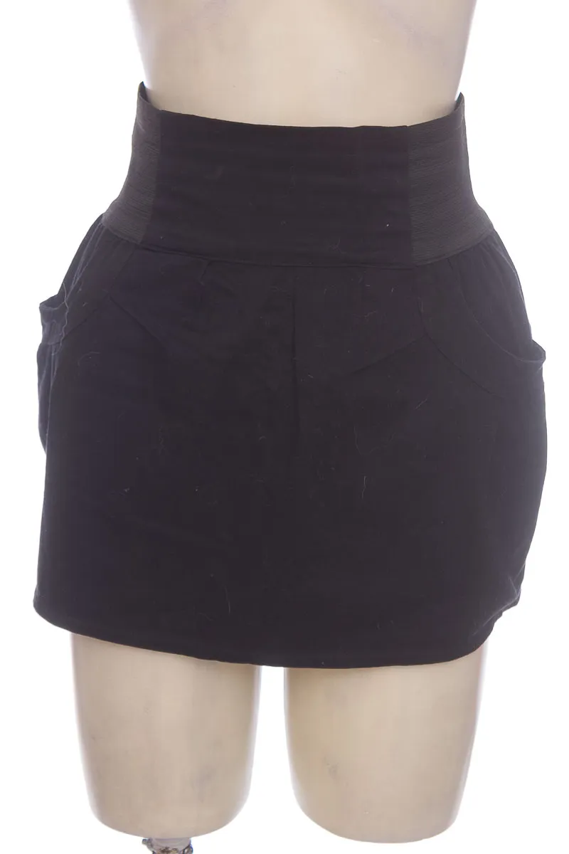 FALDA COLOR NEGRO  CLOSEANDO