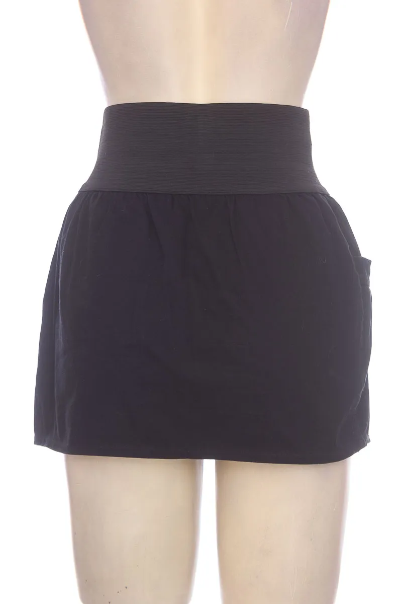 FALDA COLOR NEGRO  CLOSEANDO