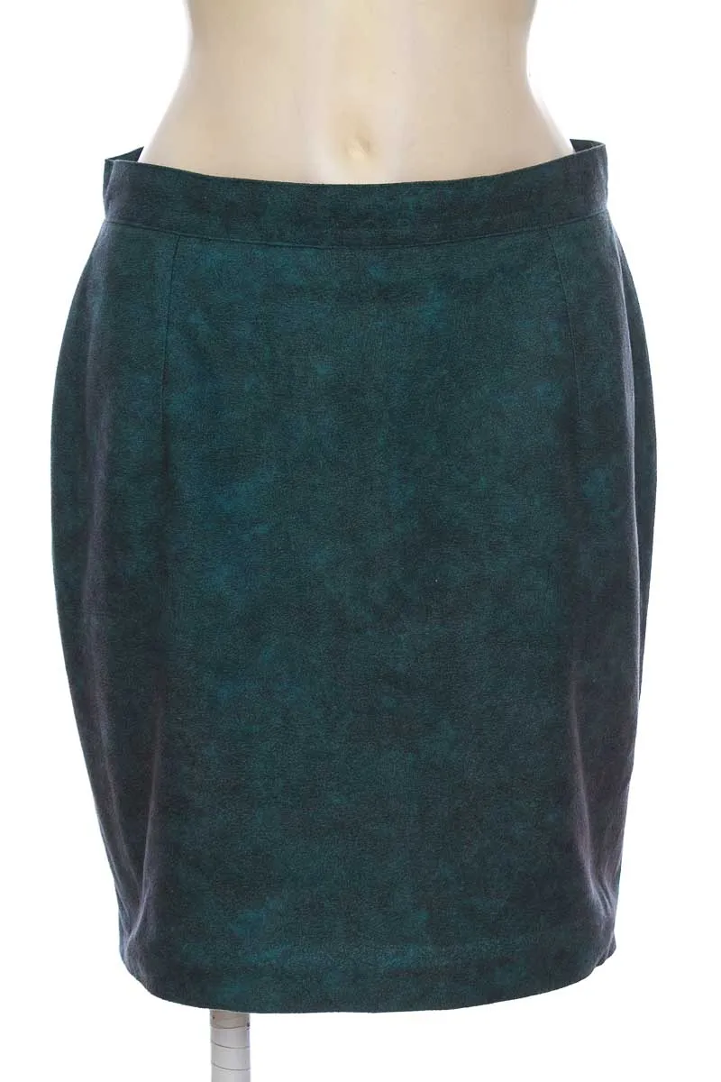 FALDA COLOR VERDE  CLOSEANDO