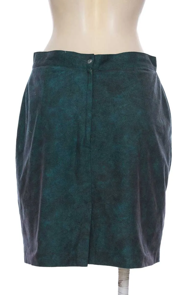 FALDA COLOR VERDE  CLOSEANDO