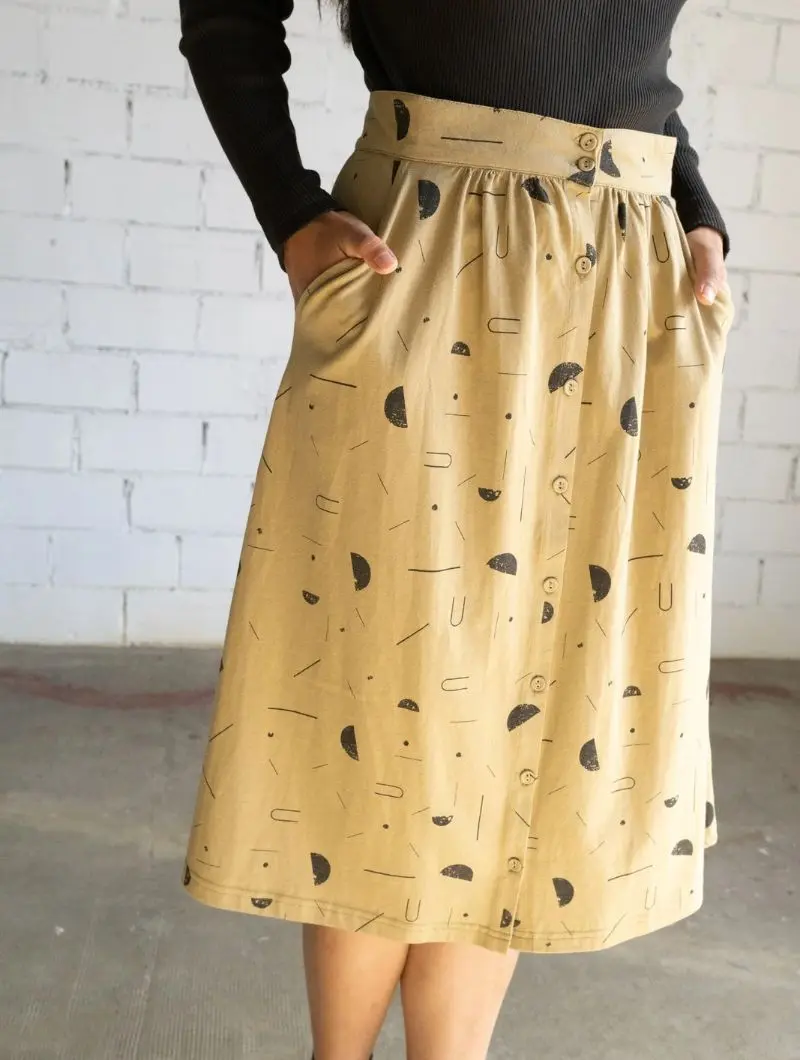 Falda midi beige estampado sideral de algodón orgánico