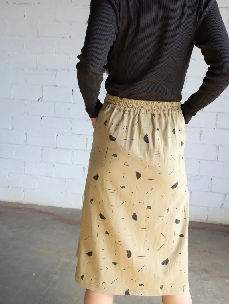 Falda midi beige estampado sideral de algodón orgánico