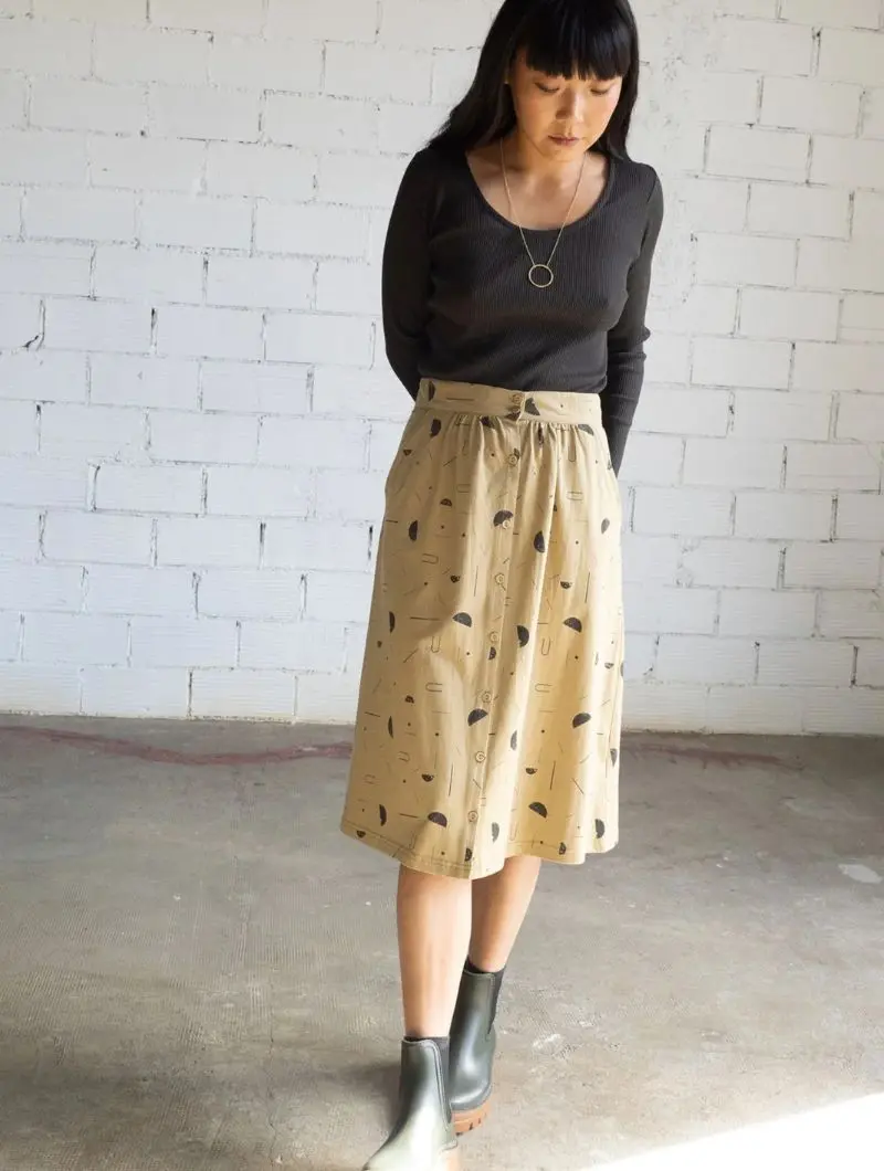 Falda midi beige estampado sideral de algodón orgánico
