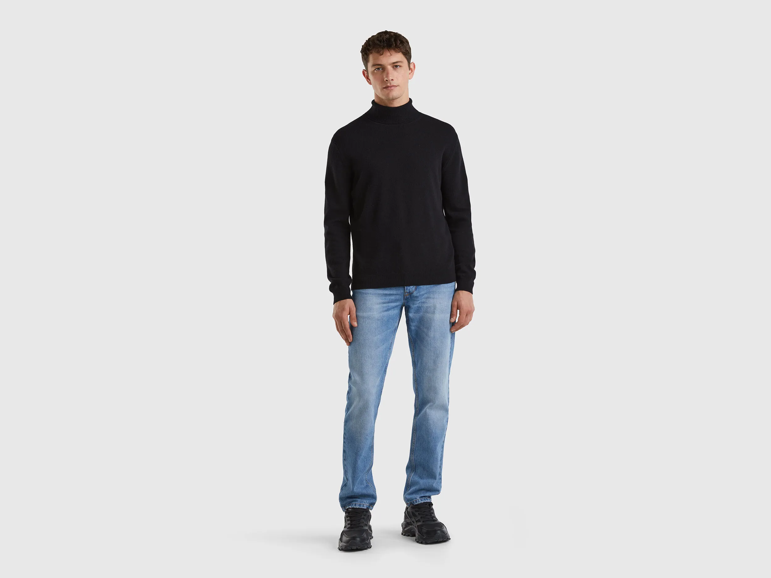 Jersey de cuello cisne negro de pura lana Merina