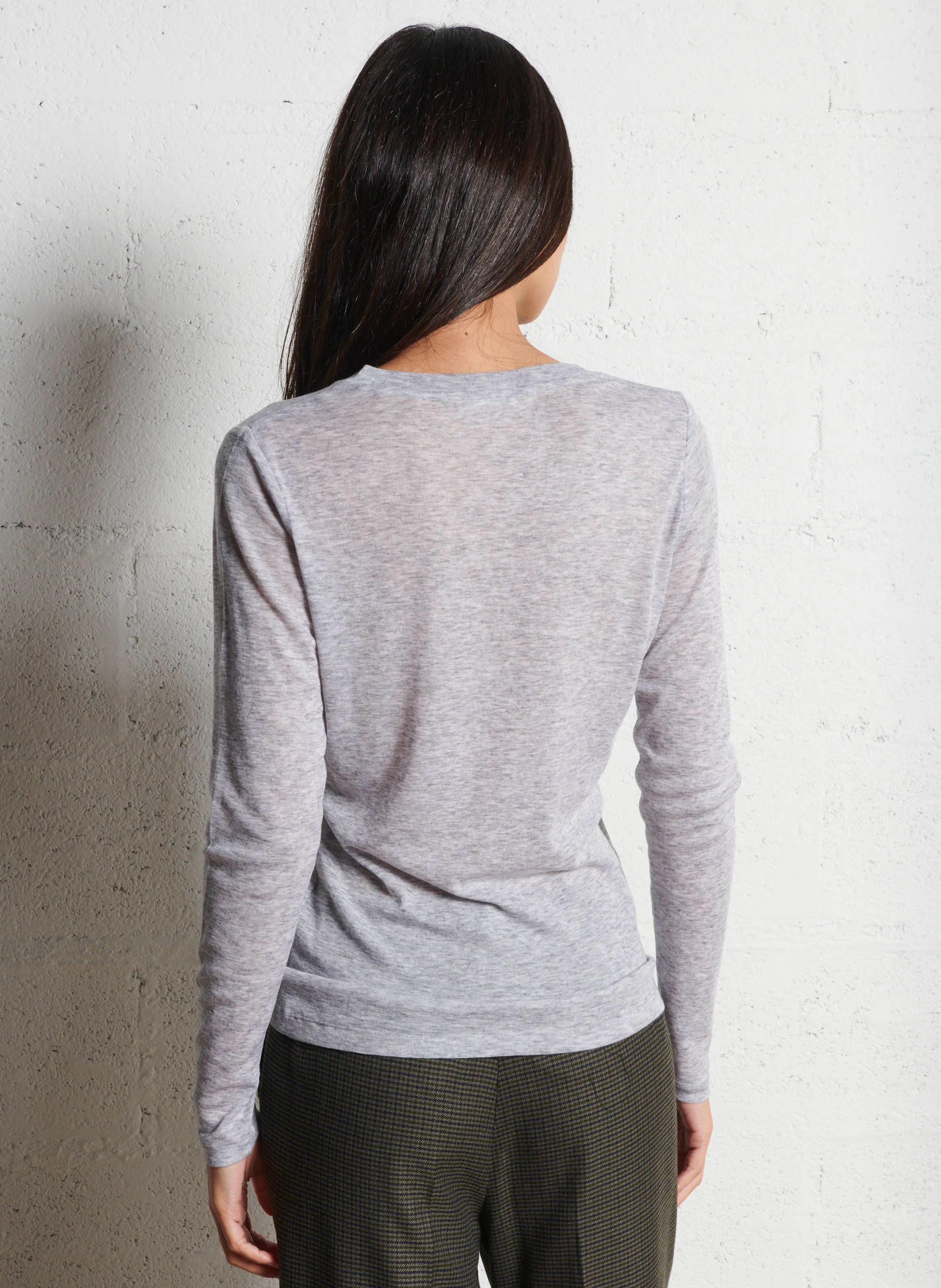 MAISON 123 TEXAS  CAMISETA RECTA CON CUELLO REDONDO EN GRIS