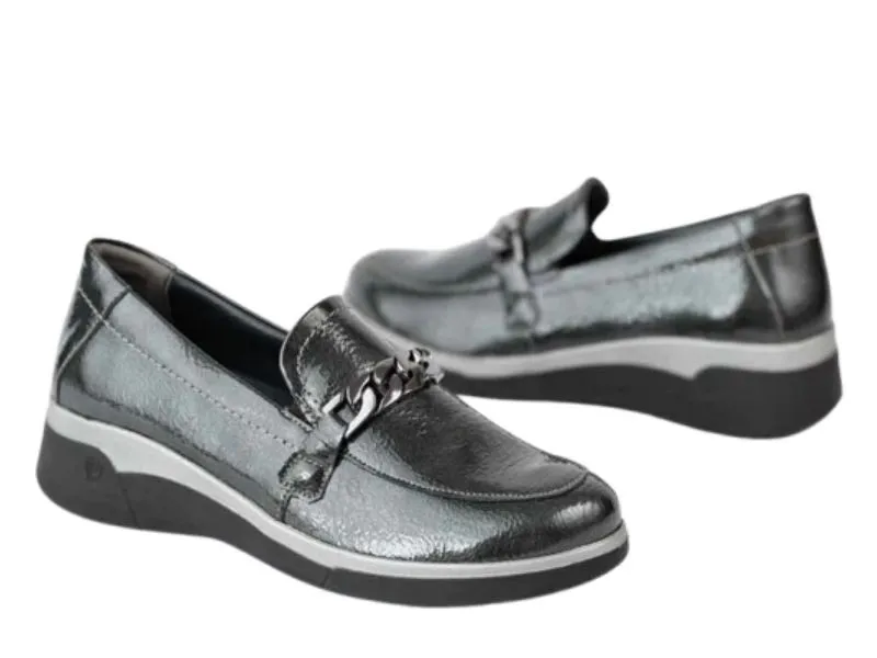 MOCASÍN PARA MUJER EN CHAROL SUAVE COLOR GRIS 3581
