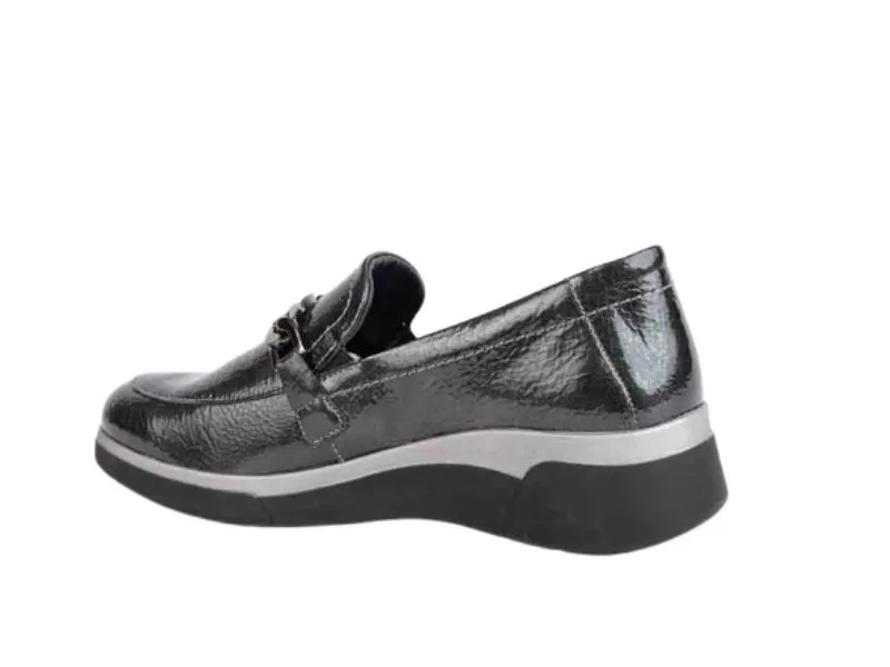 MOCASÍN PARA MUJER EN CHAROL SUAVE COLOR GRIS 3581