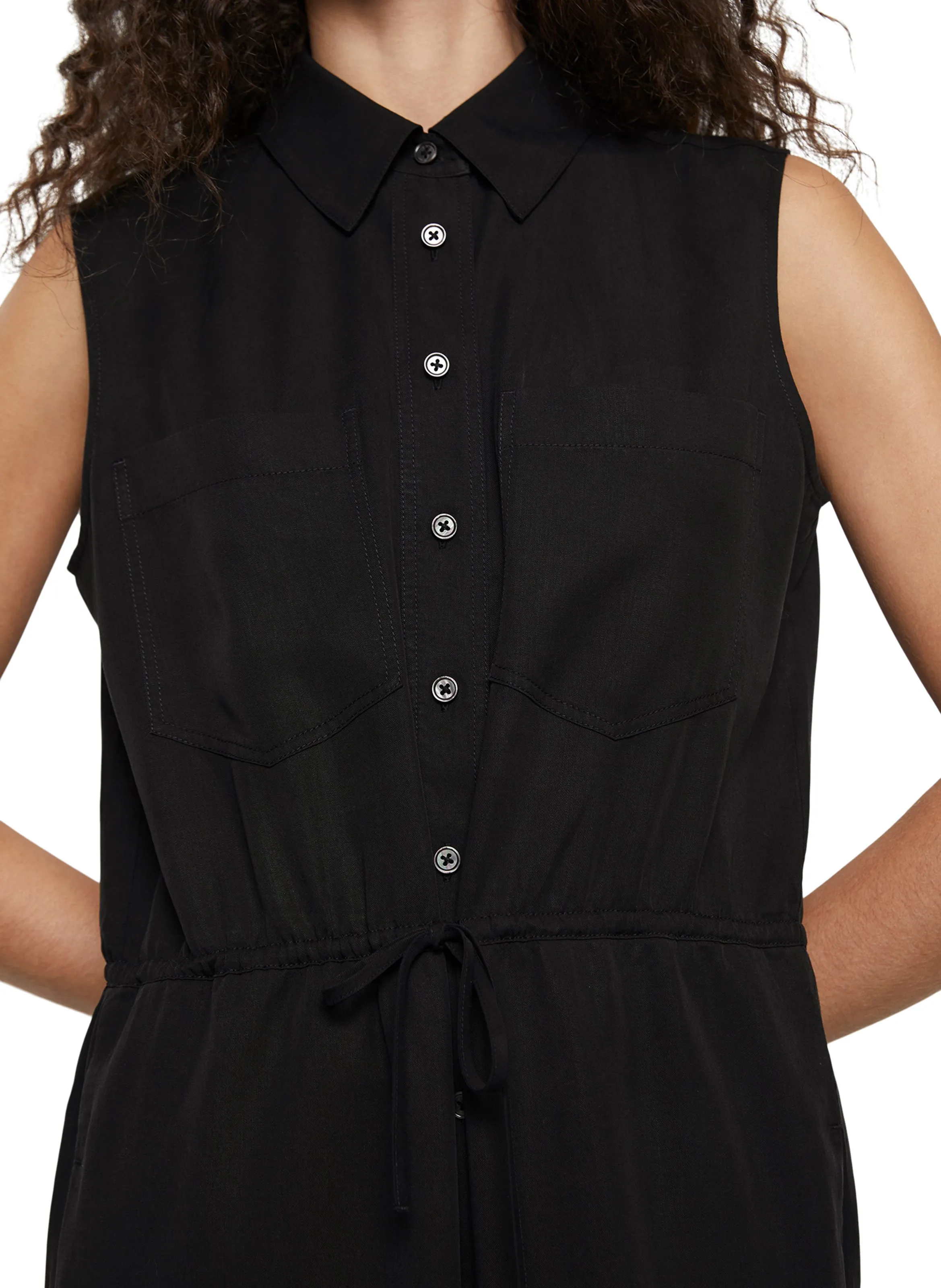 Mono con cuello clásico en negro