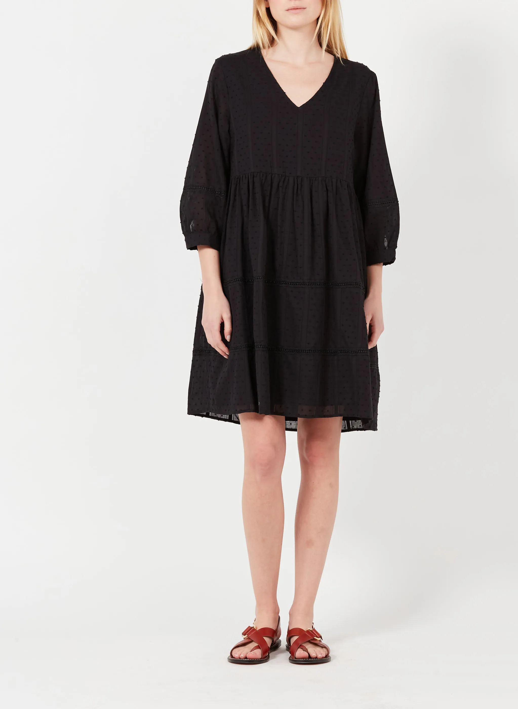 OBJGEILLIS 3/4 DRESS NOOS  VESTIDO CORTO DE ALGODóN BORDADO CON CUELLO DE PICO EN NEGRO