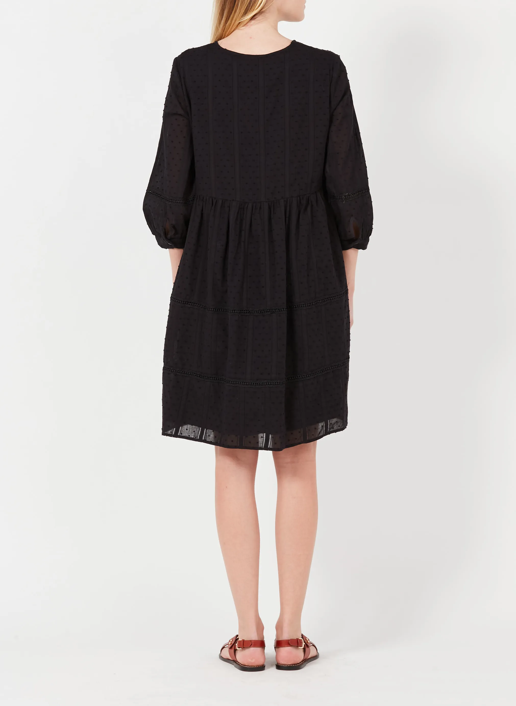OBJGEILLIS 3/4 DRESS NOOS  VESTIDO CORTO DE ALGODóN BORDADO CON CUELLO DE PICO EN NEGRO