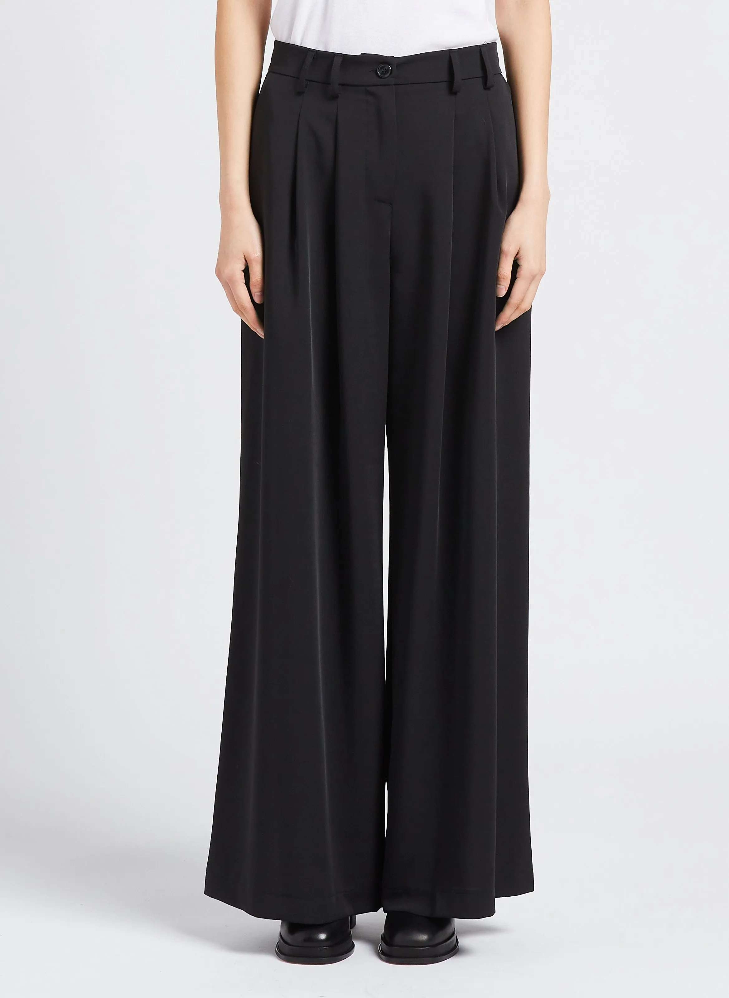 Pantalón ancho palazzo vaporoso en negro