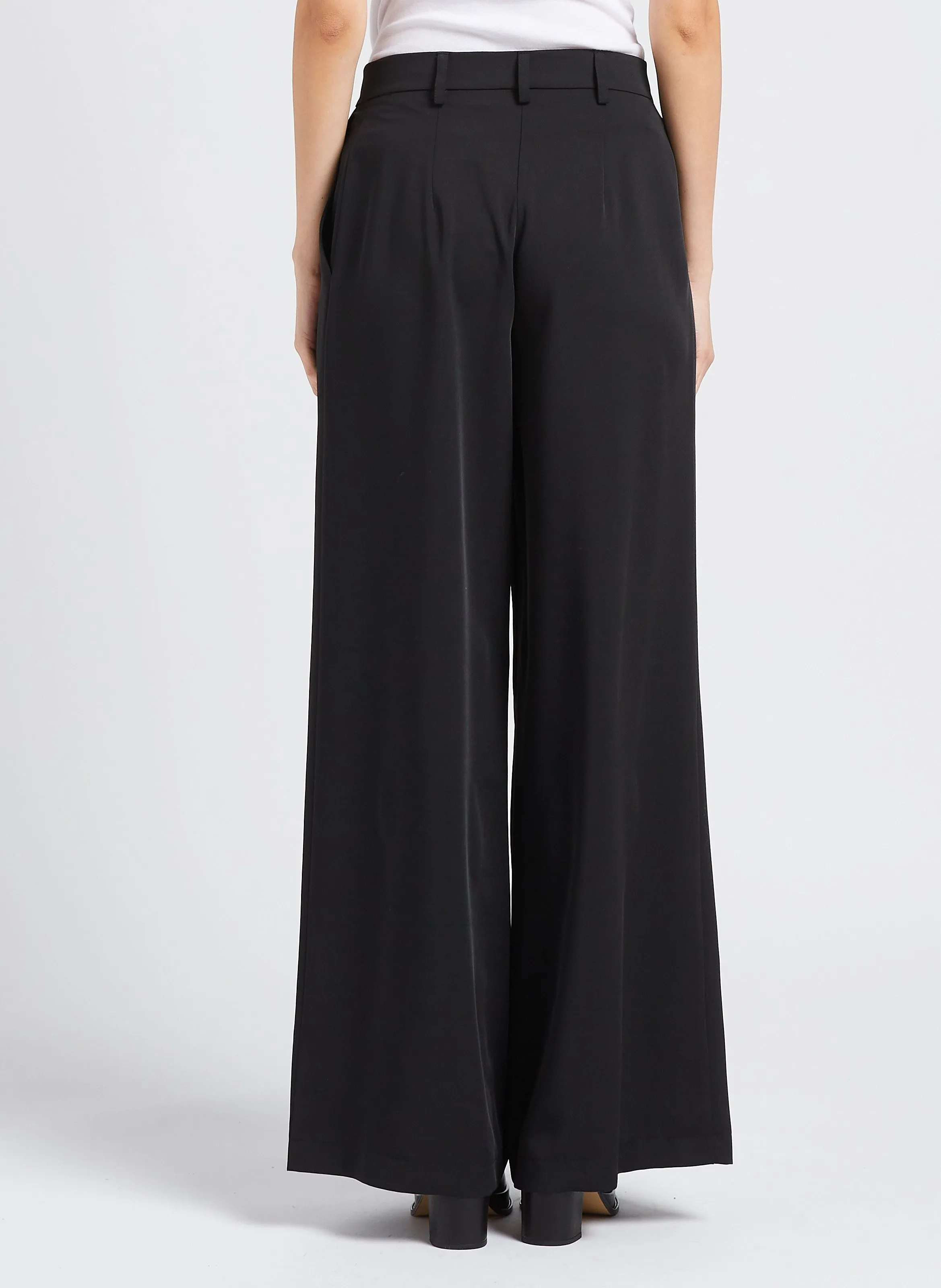Pantalón ancho palazzo vaporoso en negro