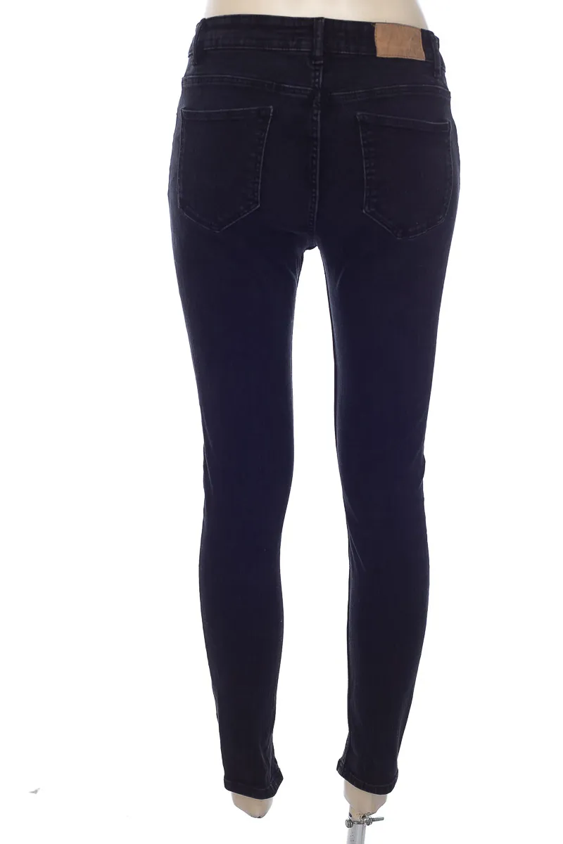 PANTALóN COLOR NEGRO  ZARA