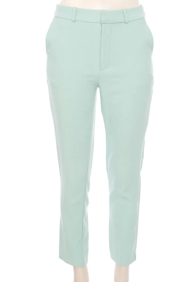 PANTALóN COLOR VERDE  STRADIVARIUS