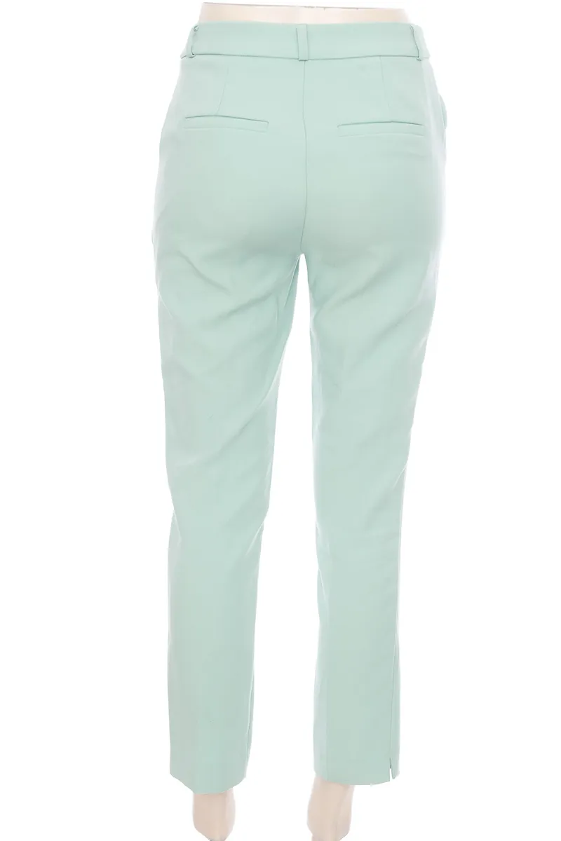 PANTALóN COLOR VERDE  STRADIVARIUS