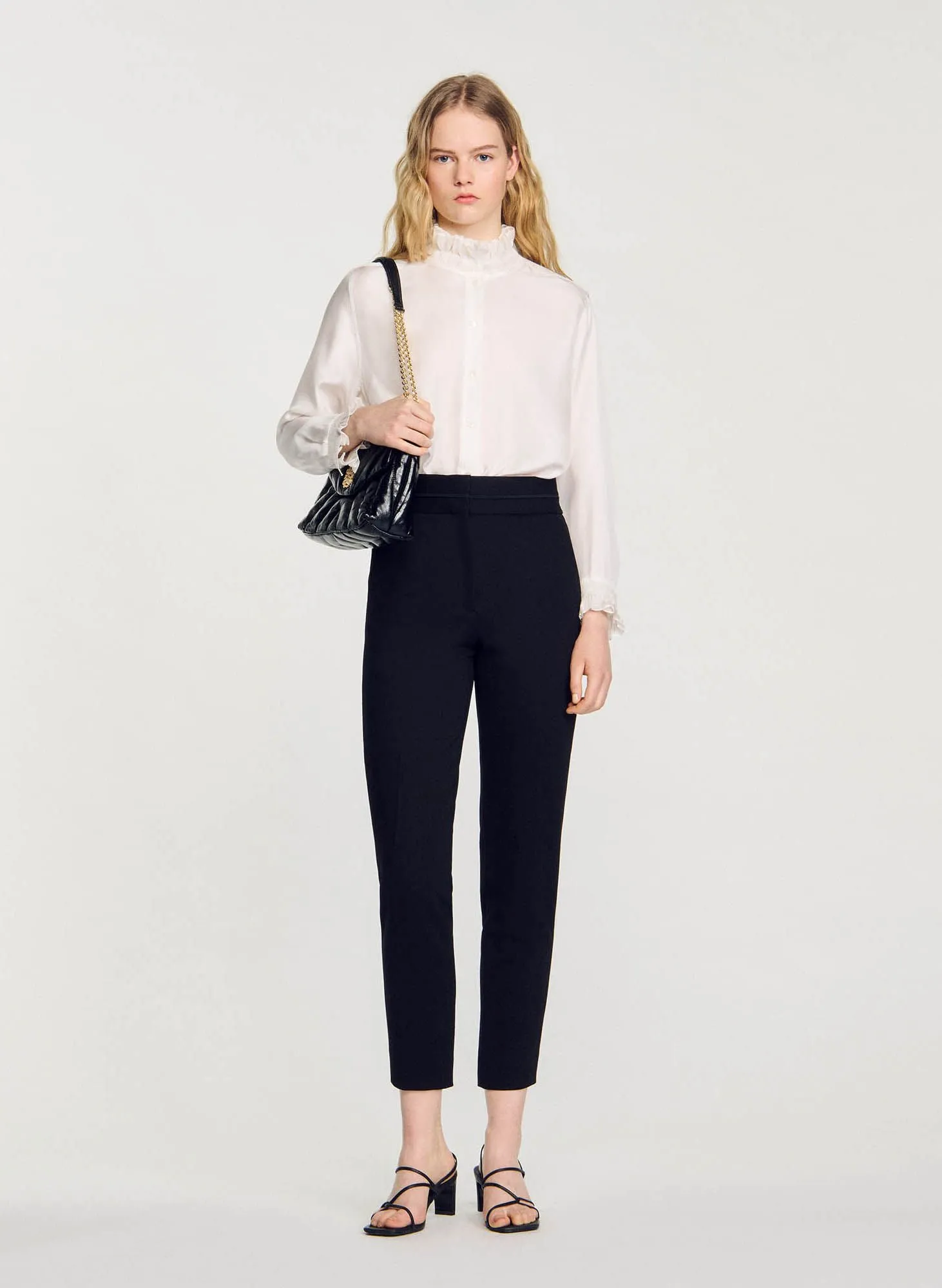 Pantalón pitillo de talle alto en negro