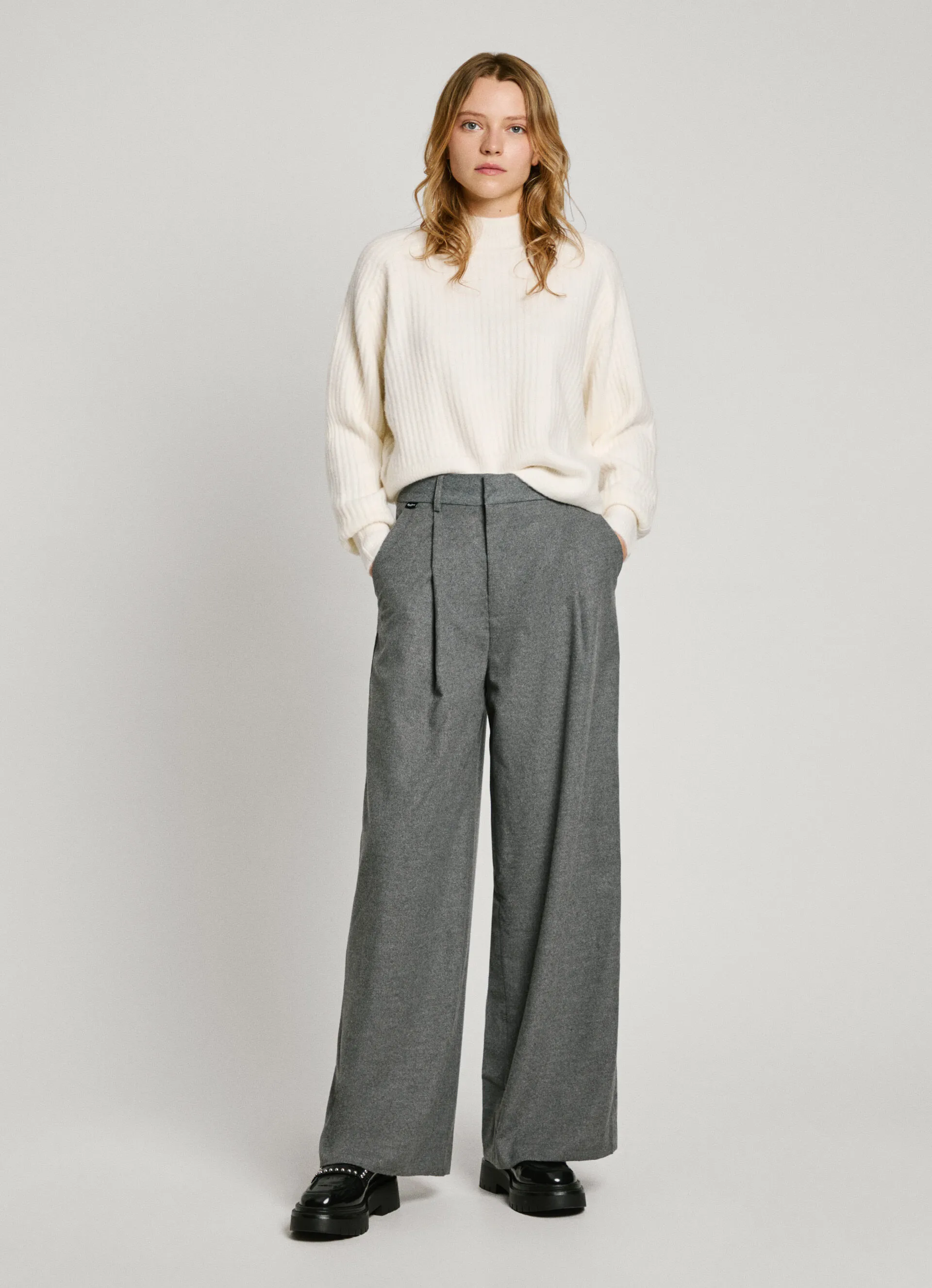 pantalón recto de pinzas