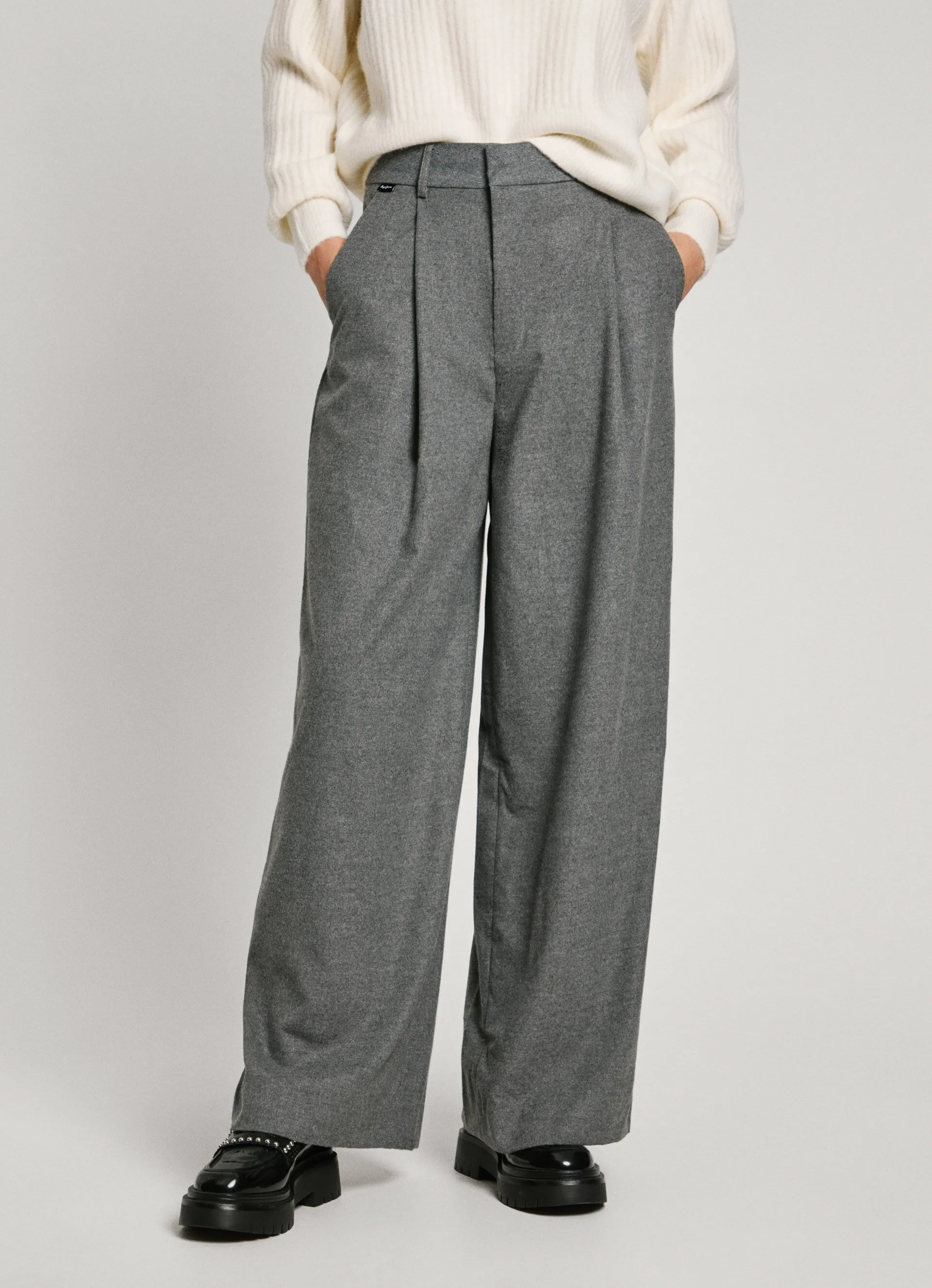 pantalón recto de pinzas