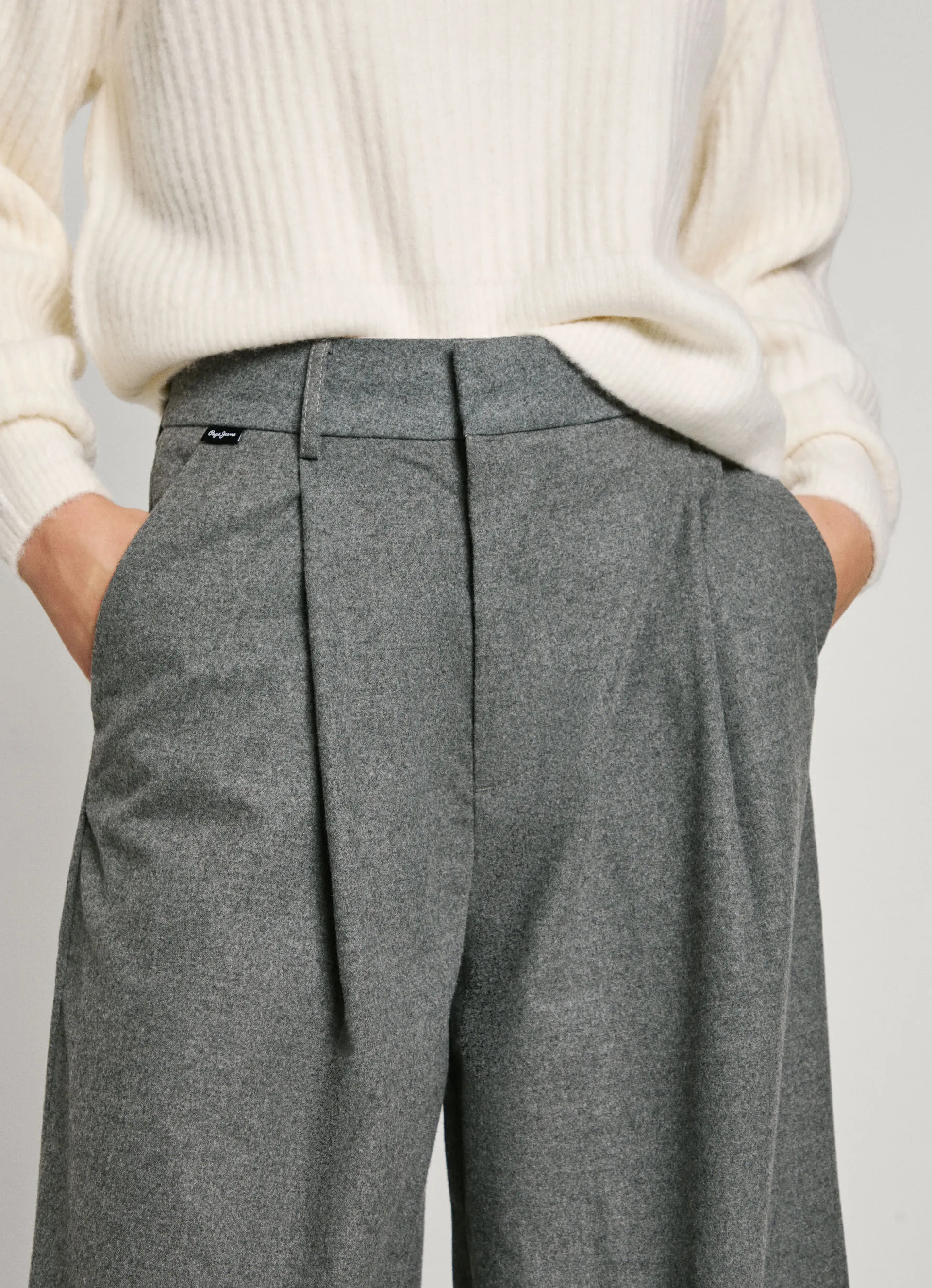 pantalón recto de pinzas