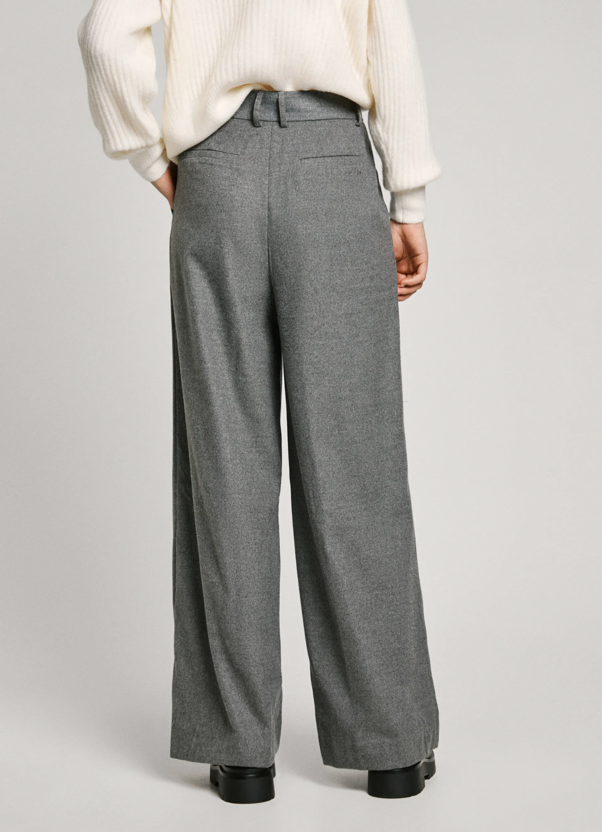 pantalón recto de pinzas