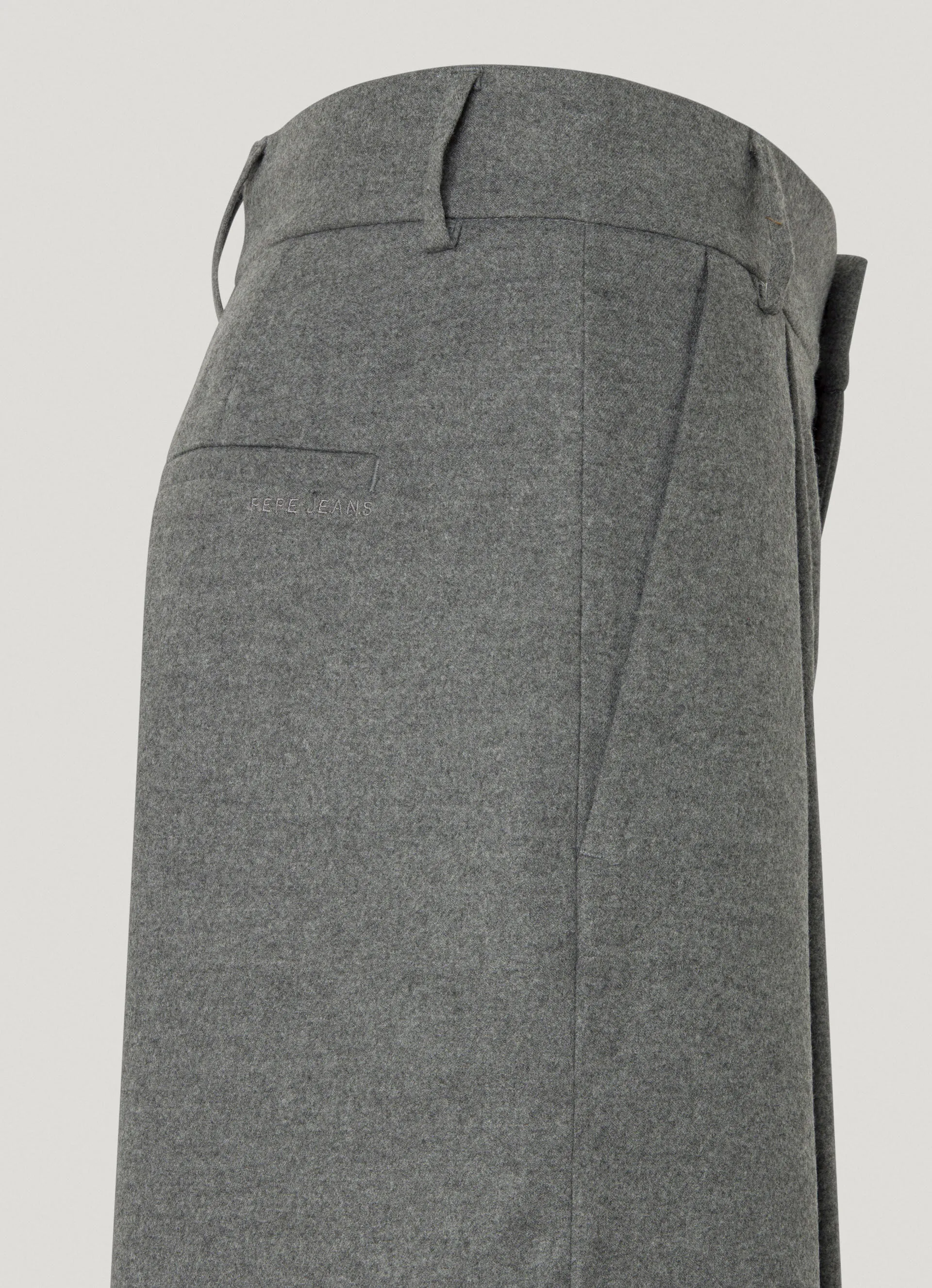 pantalón recto de pinzas
