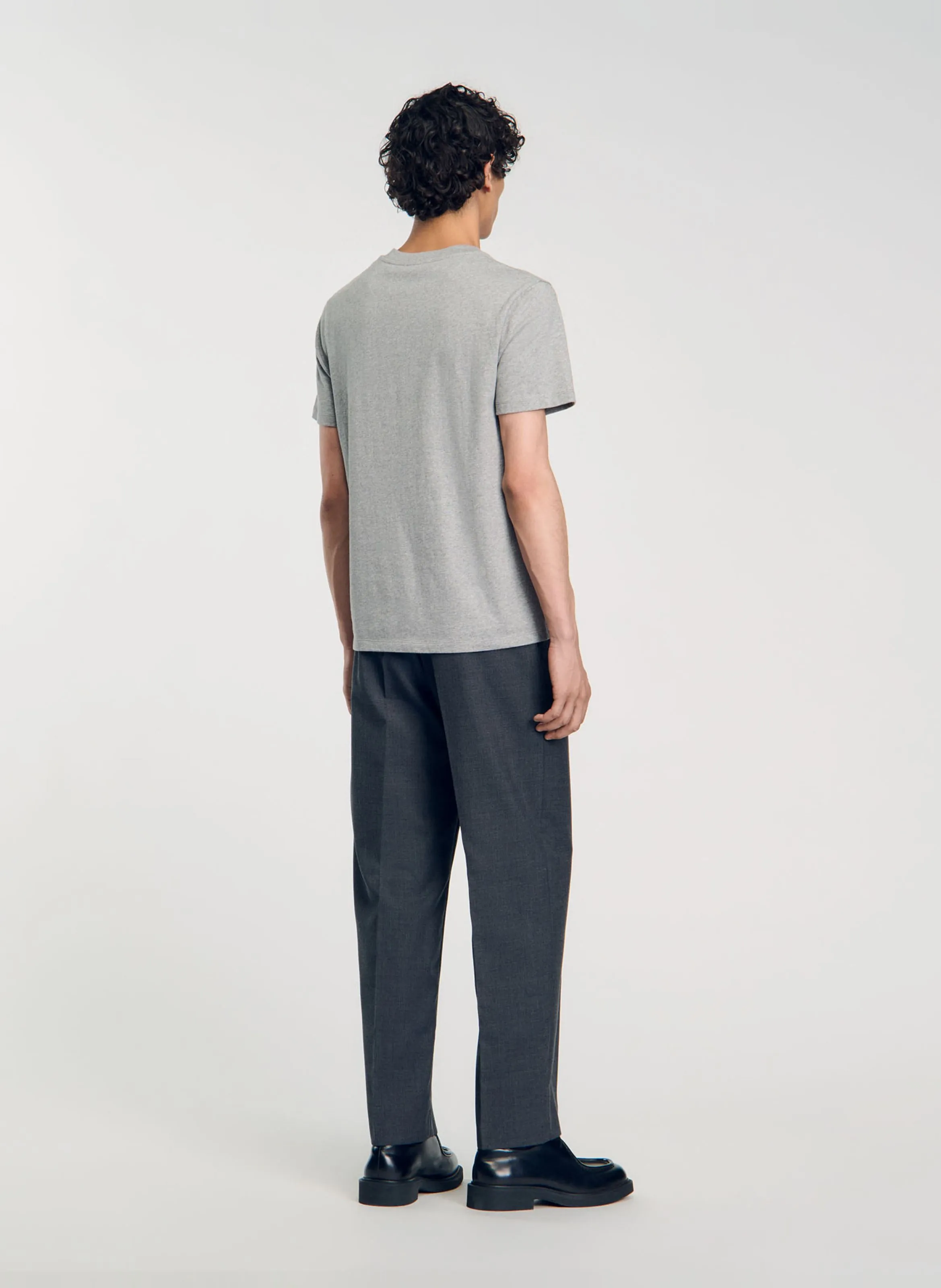SANDRO Camiseta con cuello redondo  en gris