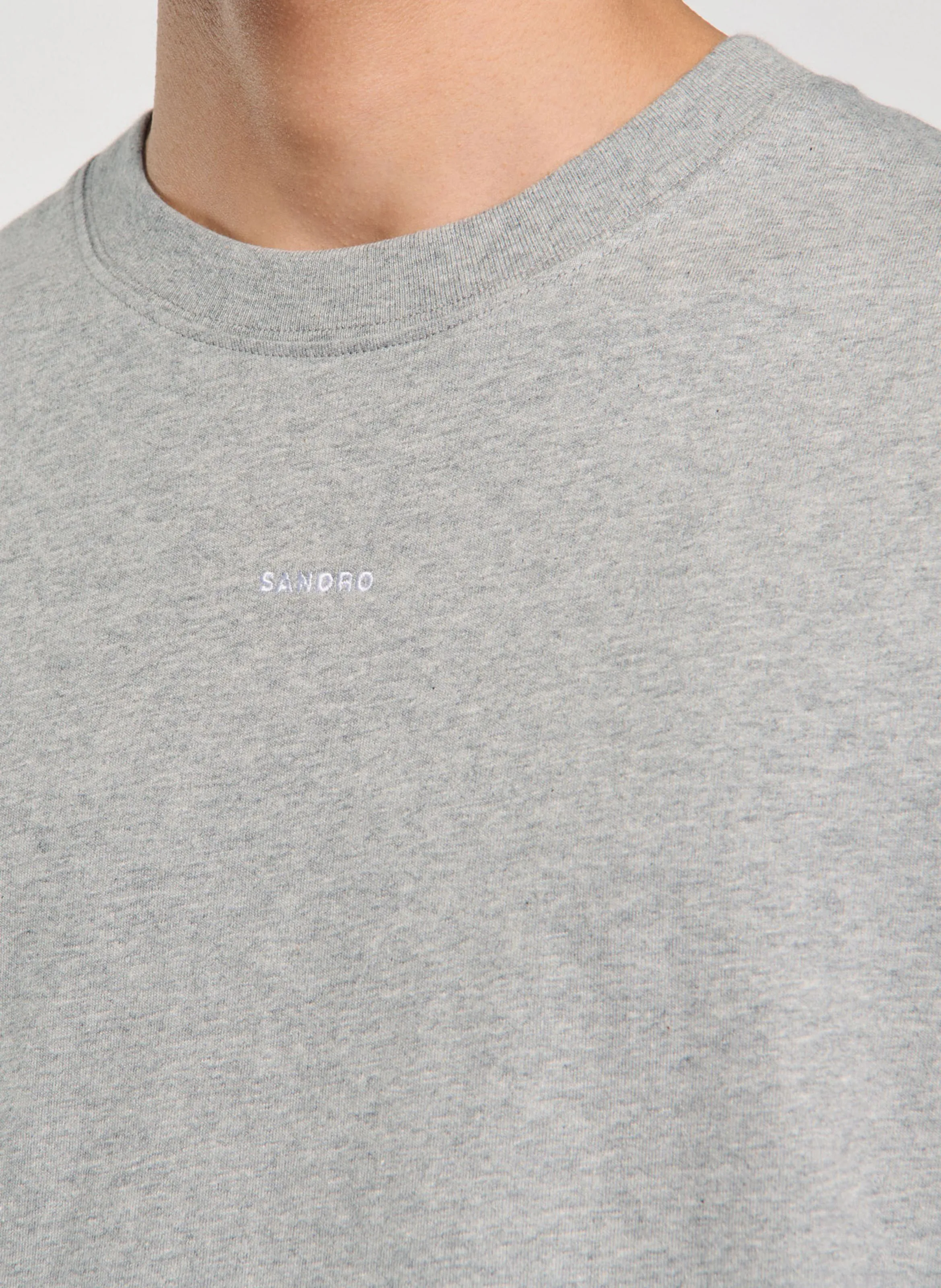 SANDRO Camiseta con cuello redondo  en gris