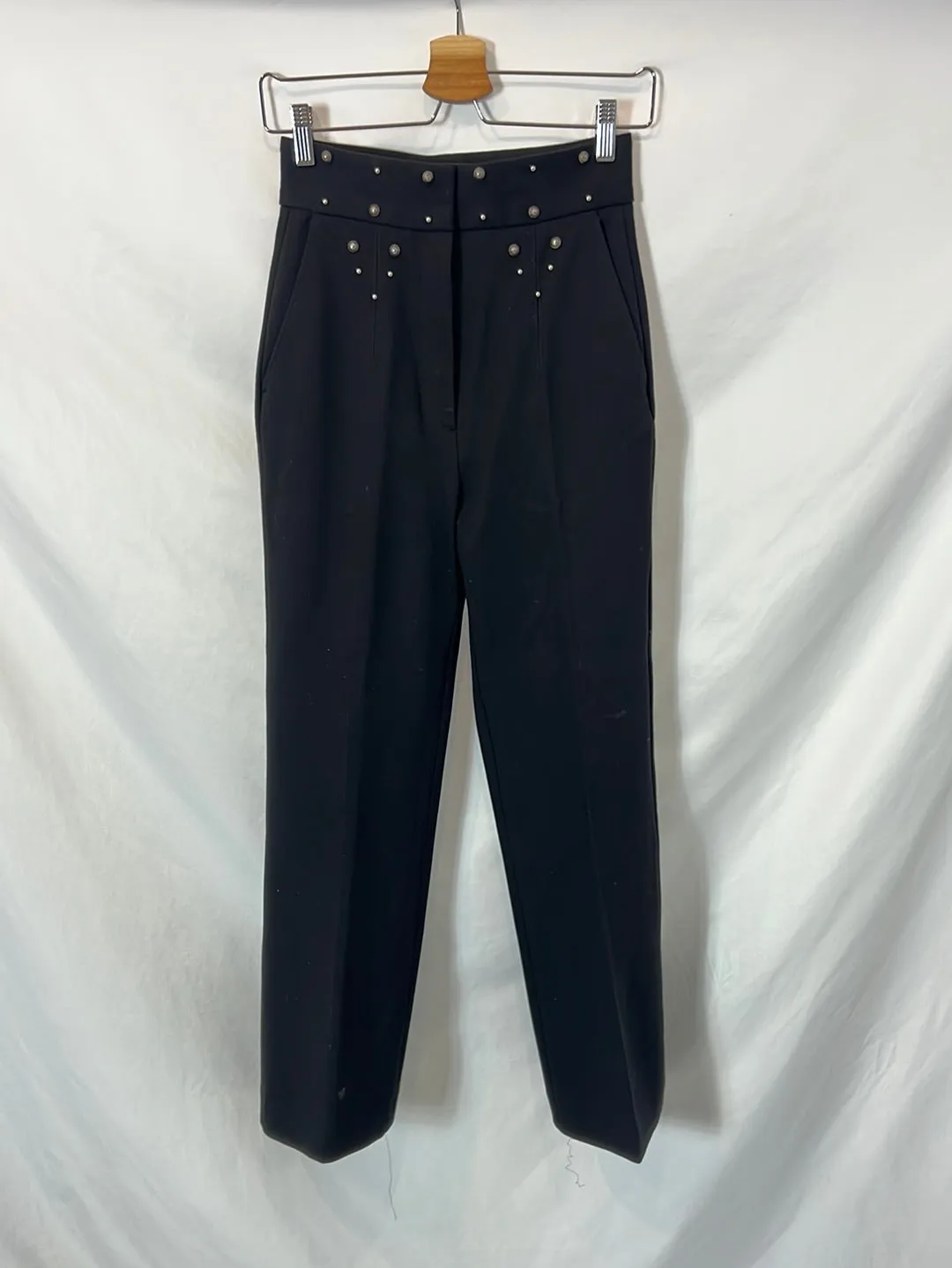 SANDRO. Pantalón negro ancho tachuelas T.34