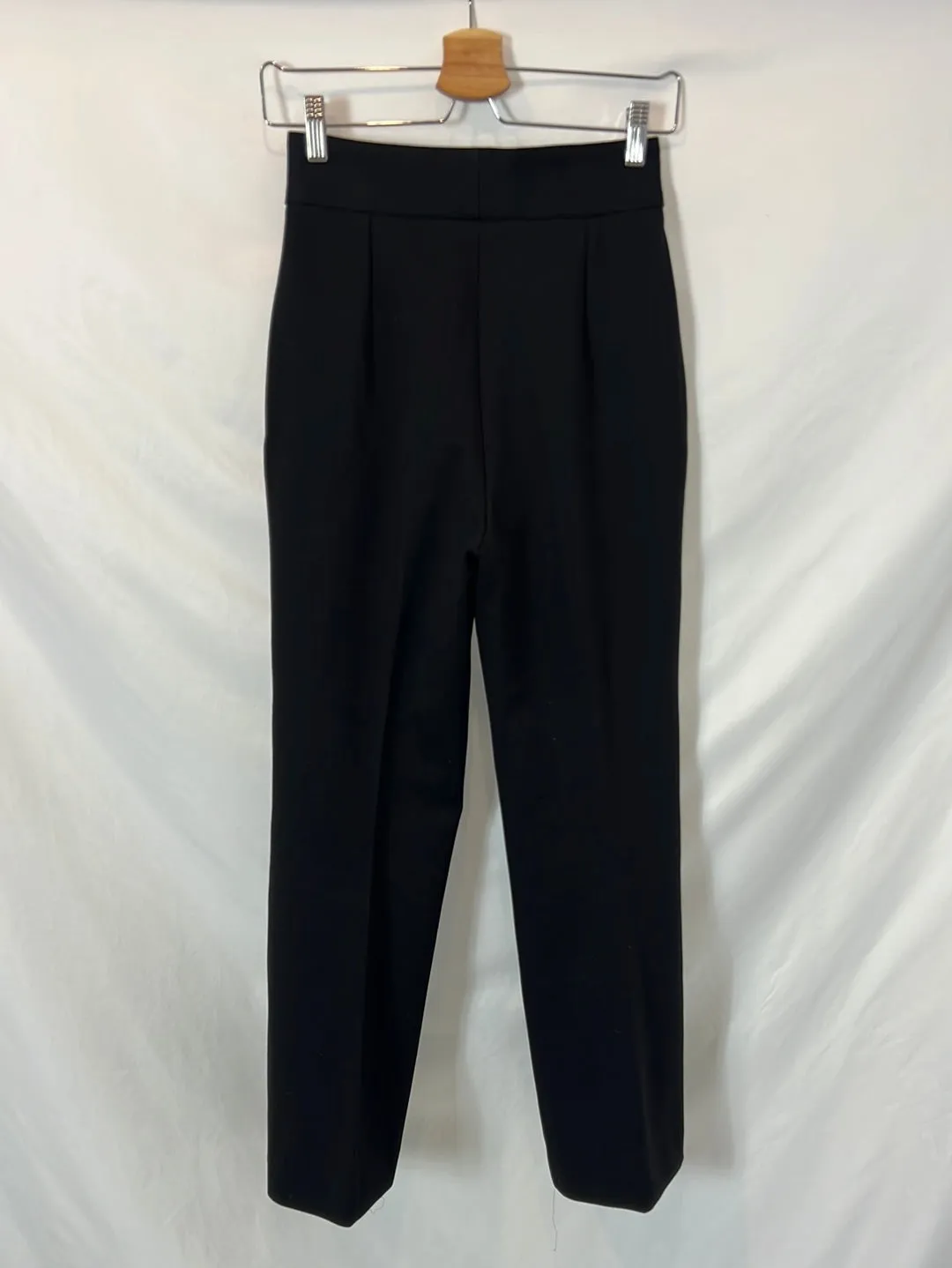 SANDRO. Pantalón negro ancho tachuelas T.34